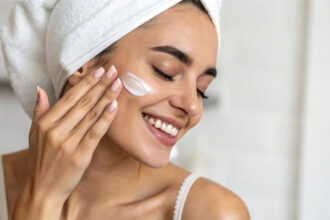 Comment prendre soin d’une peau sèche et atopique au quotidien ?